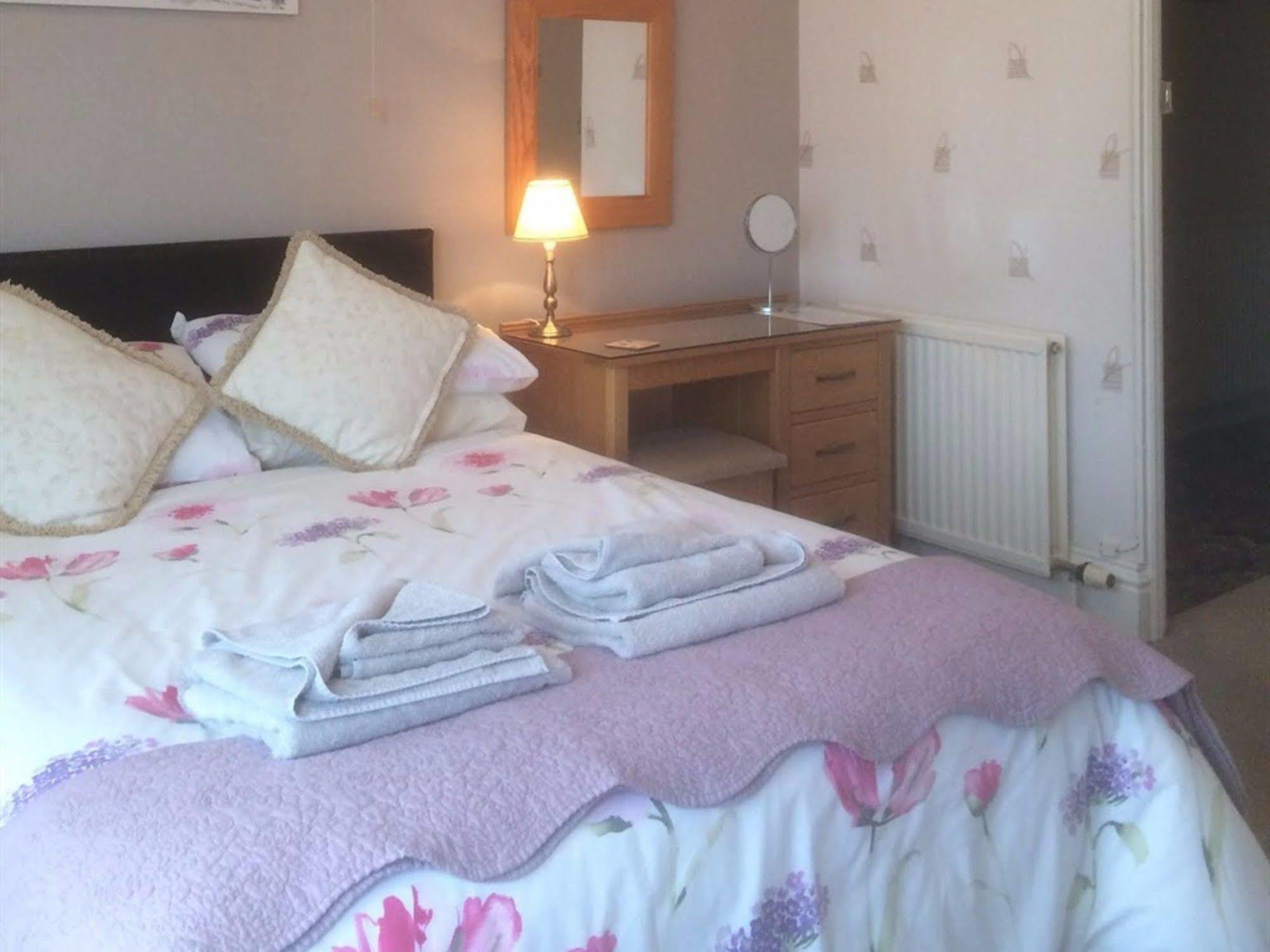 וויטבי Glenora Guest House מראה חיצוני תמונה
