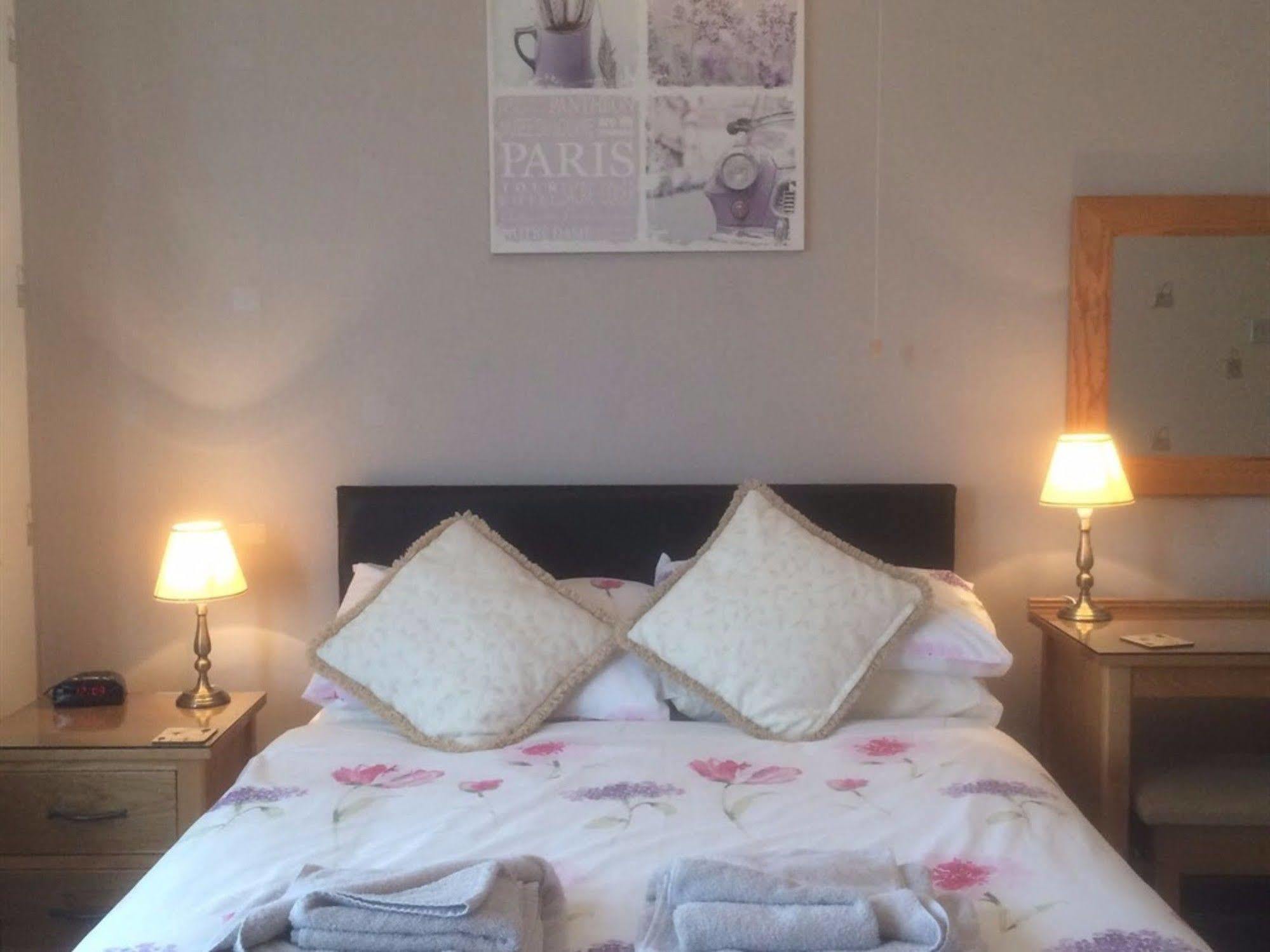 וויטבי Glenora Guest House מראה חיצוני תמונה