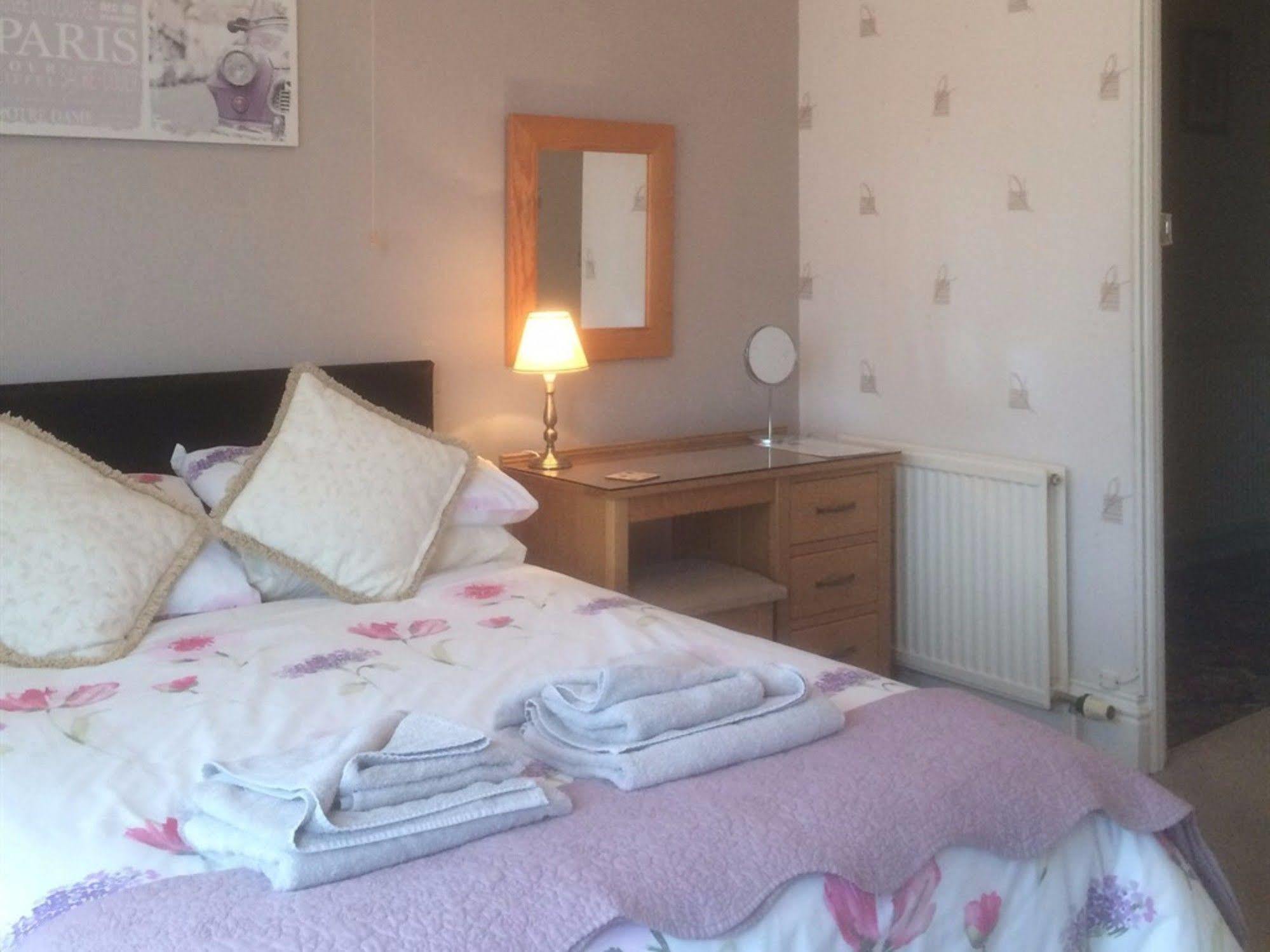 וויטבי Glenora Guest House מראה חיצוני תמונה