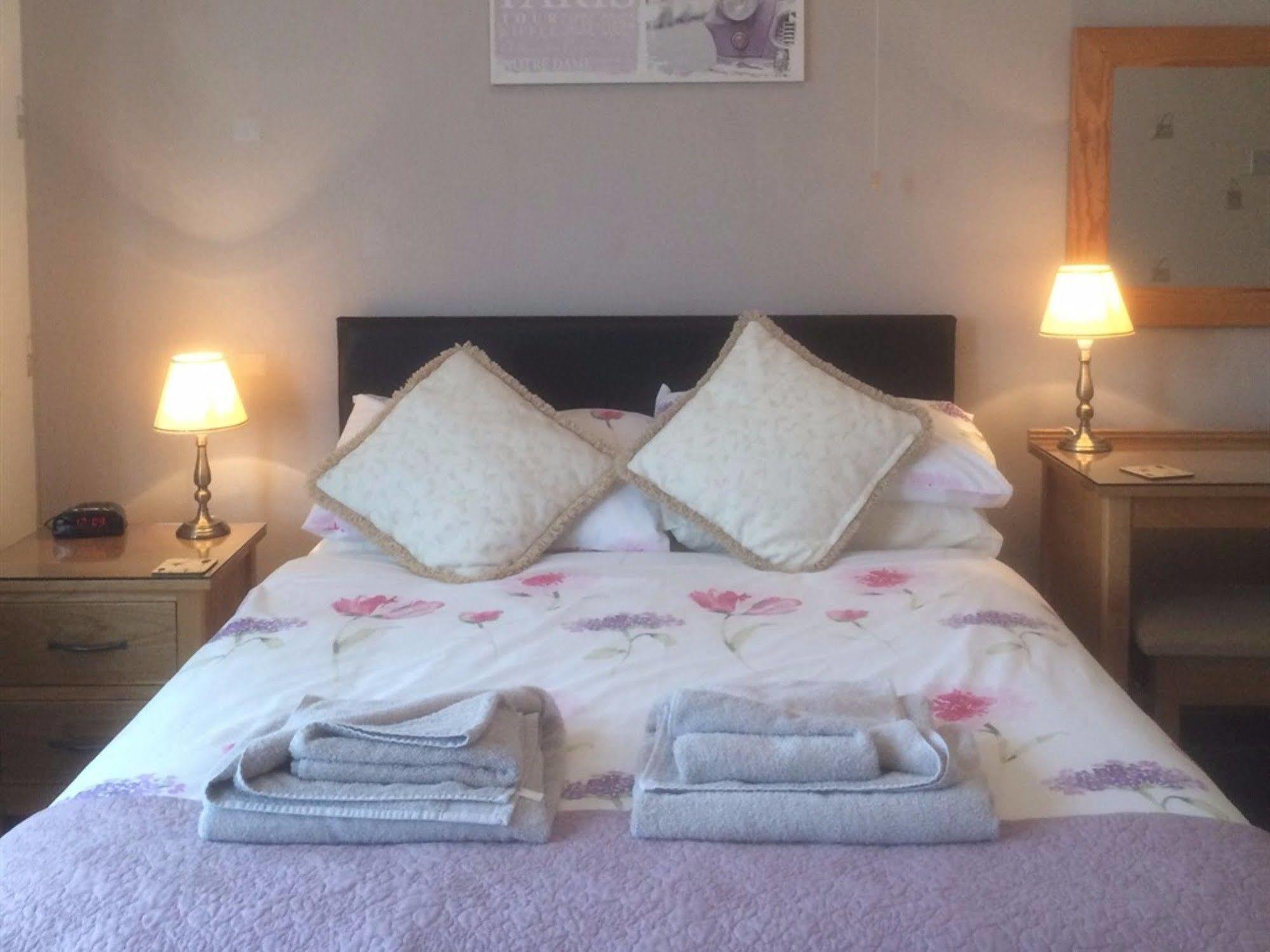 וויטבי Glenora Guest House מראה חיצוני תמונה