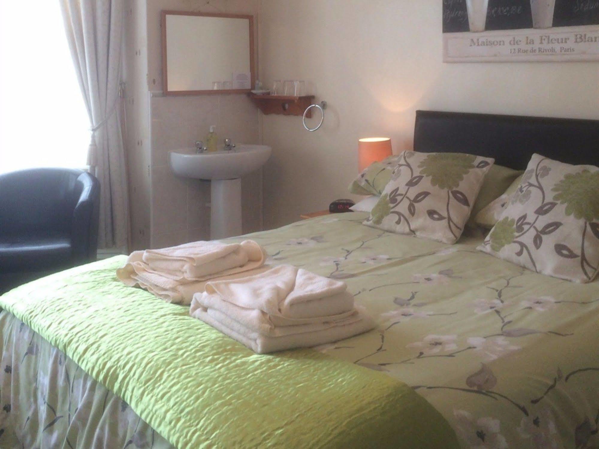 וויטבי Glenora Guest House מראה חיצוני תמונה